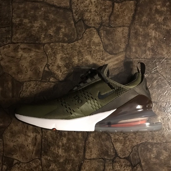 Nike Air Max 270 - Picture 2 of 5
